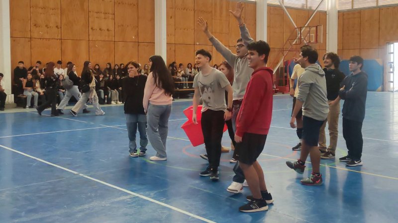 Estudiantes participan en jornada de juegos recreativos de DAVE